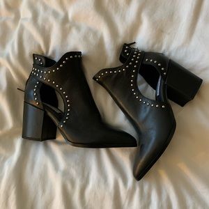 BLACK STEVE MADDEN BOOTS